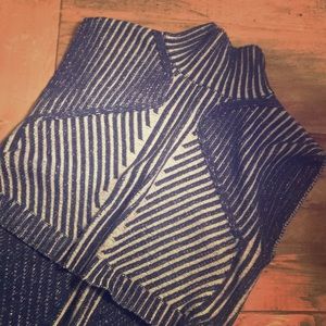 Bcbg high low sweater